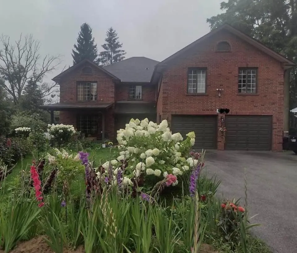 Homestay Luxury Suites At Military Trail Toronto