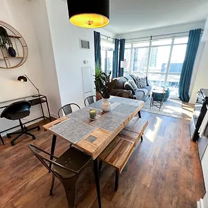 Simply Comfort. Elegant Dan Lecki Apartment