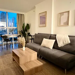 https://apt-stunning-skyline-views-in-a-cozy-and-stylish-abode.vancouver-hotels-bc.net