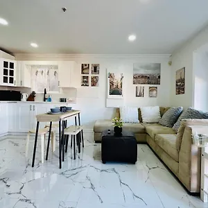 https://2br-1ba-guest-suite-with-king-bed-free-parking-renfrew.vancouver-hotels-bc.net