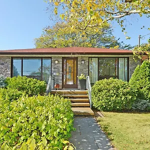 https://richview-gardens-suite-toronto.niagara-fallshotels.com