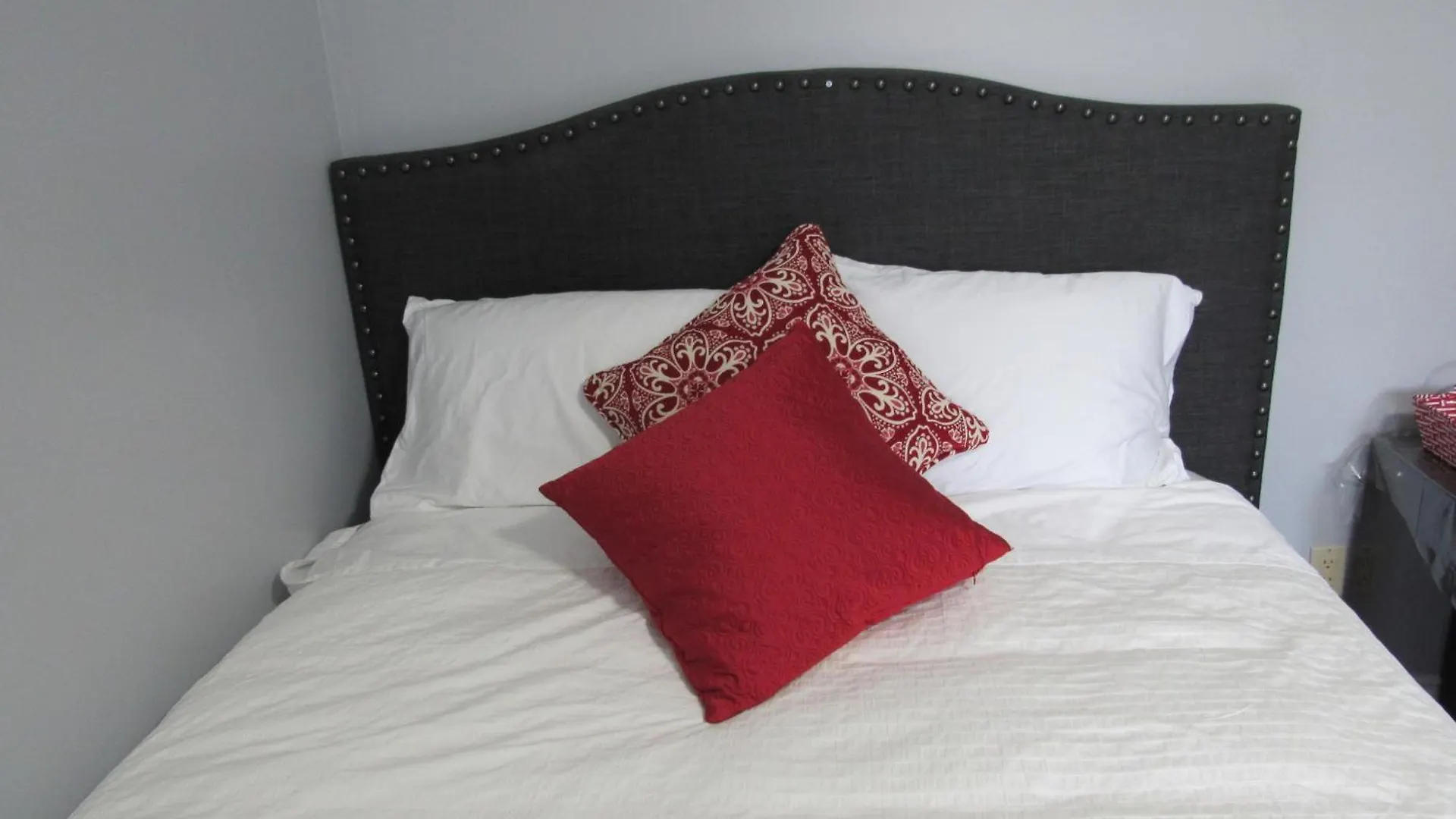 Homestay Luxury Suites At Military Trail Toronto