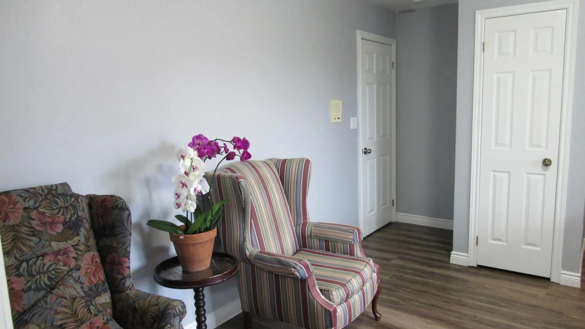 Homestay Luxury Suites At Military Trail Toronto